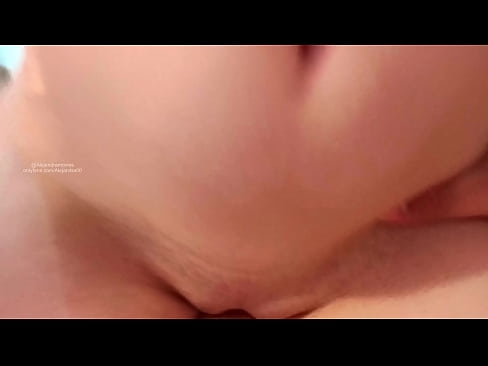 ❤️ Spanje v sestrini sobi in tako sem se zbudila ❌ Porno pri nas ️❤